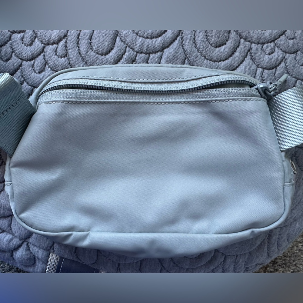 EUCđź©¶Lululemon Everywhere Belt Bag 1L Jade Gray - Picture 5 of 9